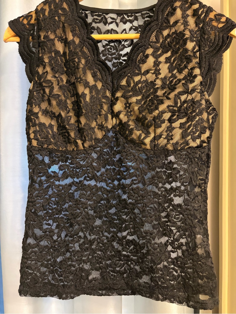 Women’s Black Floral Lace V-Neck Camisole